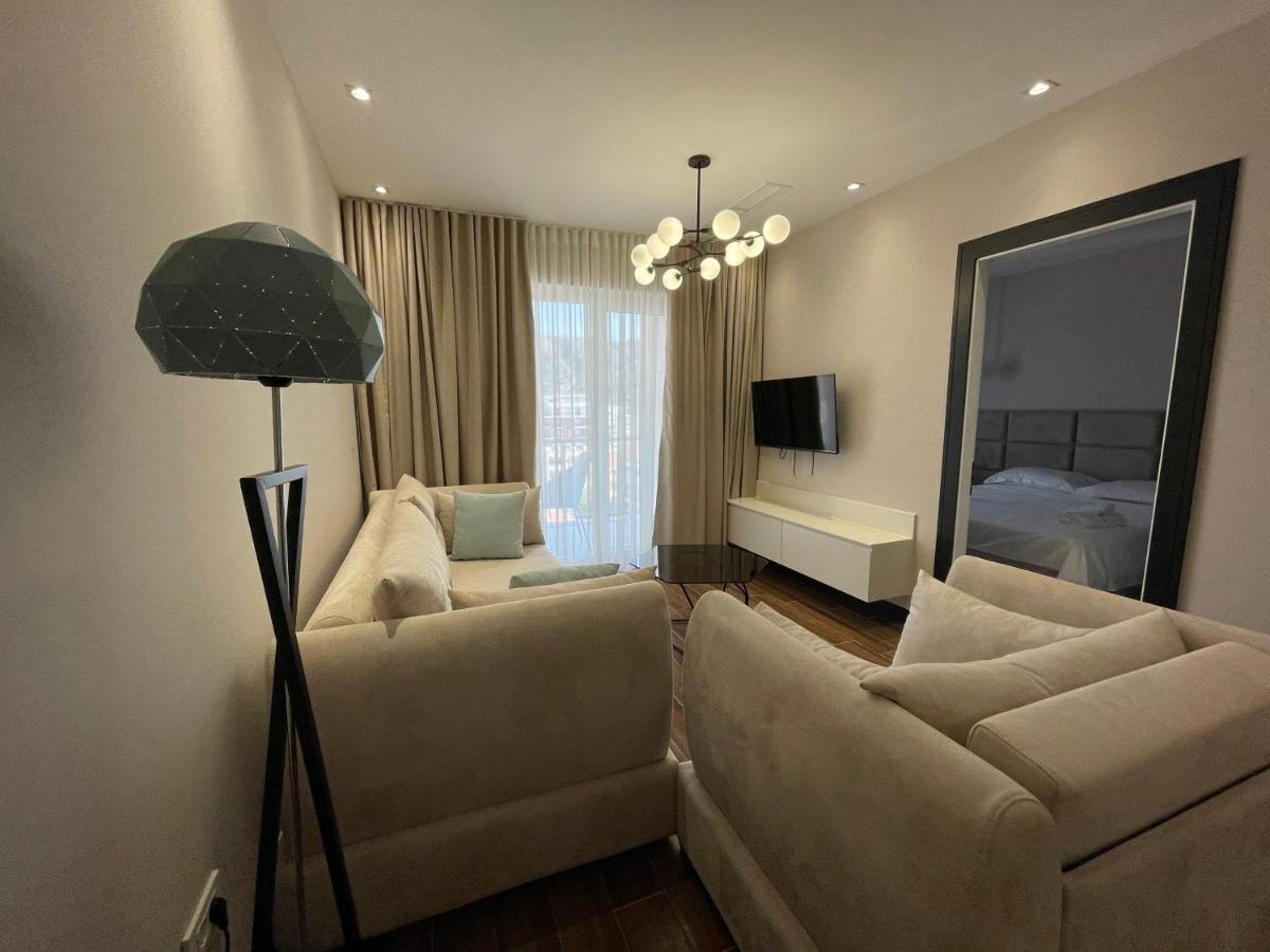 Delfin Kune Hotel Shëngjin