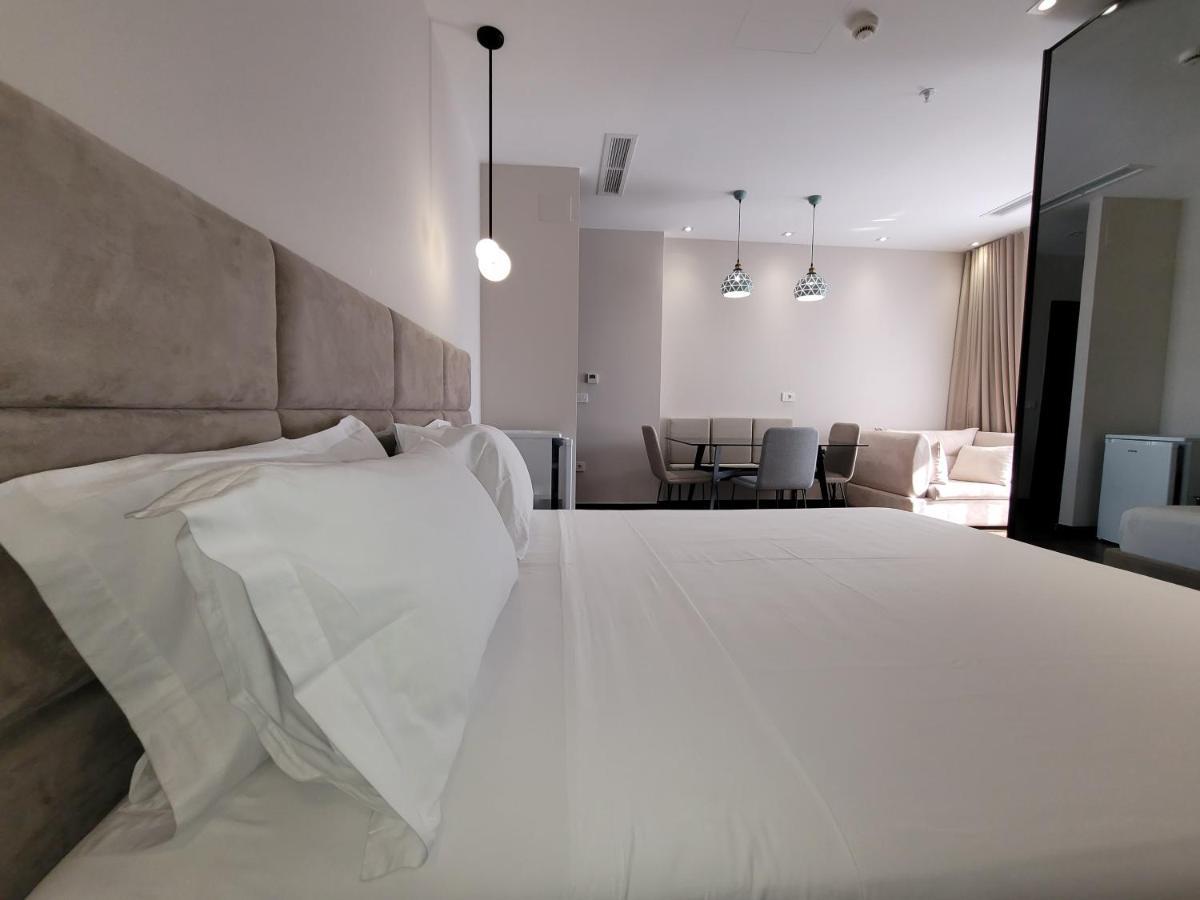 Delfin Kune Hotel Shëngjin